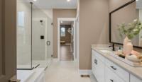 HICK-0020-00_Lyndhurst_J_primary_bath3_Drees